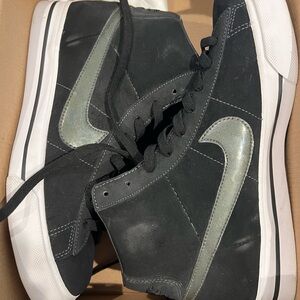 Nike Women's Black and Metallic Sneakers